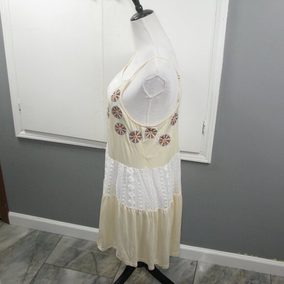 POL Cream Boho Embroidered Oversized Knit Tank Size Small - Picture 2 of 6